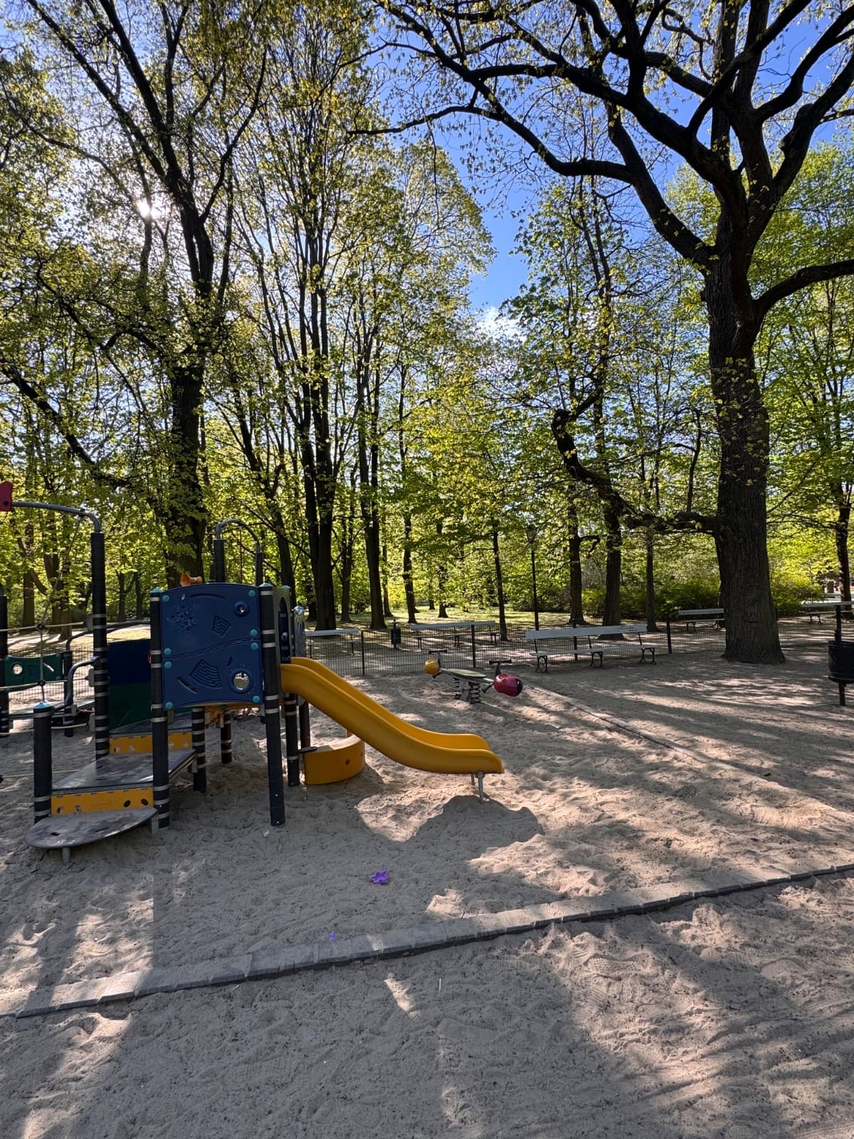 Plac zabaw w Parku Saskim zdjęcie
